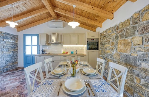 Koper Apartment | Istrian Casa Sunny Terrace APT w Sauna EV Hot tube, Koper, Slovenia
