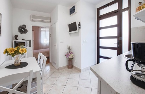 Gornji Kono Apartment | Ivona mit Terrasse und Außendusche by Interhome
