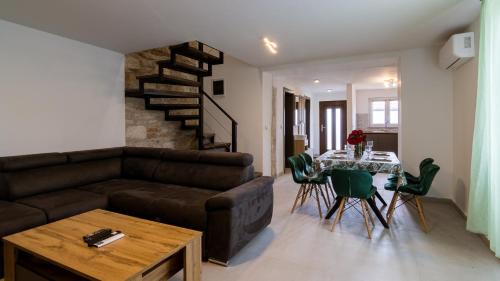 Muntic House | Jakomere