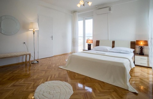 Split Apartment | Jelena Apartment