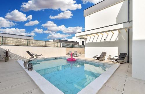 Peroj House | Jlo1 mit beheizbarem Pool