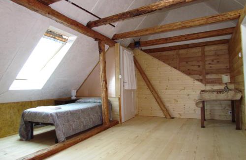 Log pod Mangartom House | Joe's Place