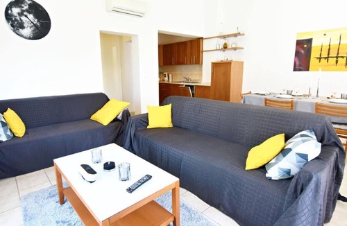 Basanija Apartment | Klimatisierte Wohnung in Bašanija mit Grill by Interhome