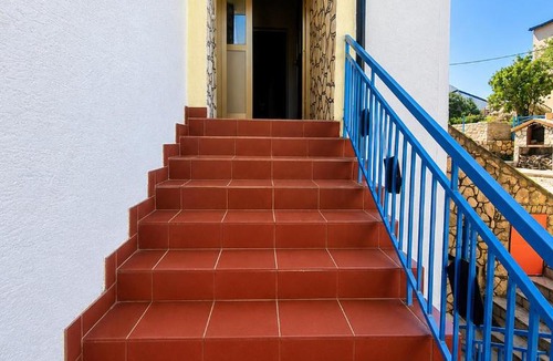 Karlobag Apartment | Large 4-Bedroom Apartment with Sea View & Balcony