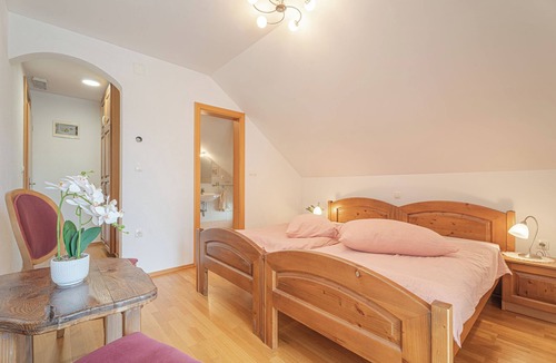 Zerovnica Hotel | Logar Farm Stay near Lake Cerknica - R2, Grahovo, Slovenia