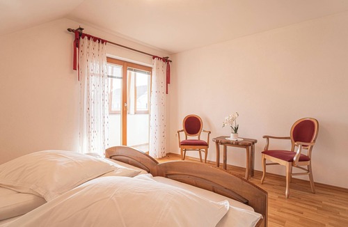 Zerovnica Hotel | Logar Farm Stay near Lake Cerknica - R5, Grahovo, Slovenia