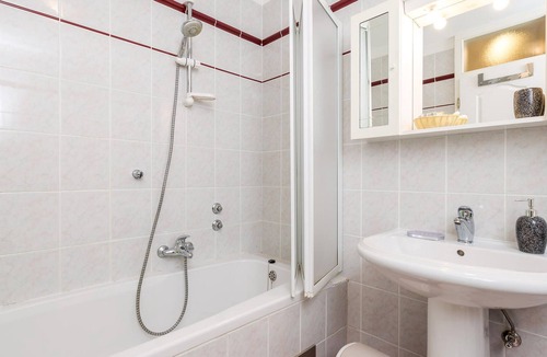 Icici Apartment | Look forward to a relaxing vacation near the beach and the sea in this vacation apartment.