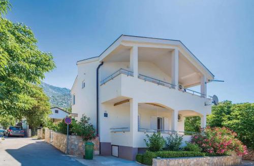 Ribarica Apartment | Lovely apartment 100 meters away from beach