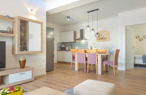 Viskovo Apartment | Lovely apartment for 2 guests with pool, A/C, WIFI, TV, terrace and pets allowed