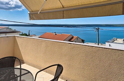 Maslenica Apartment | Lovely apartment for 4 guests with WIFI, A/C, TV and terrace