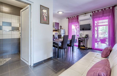 Polje Apartment | Lovely apartment for 4 people with pool, WIFI, terrace and pets allowed