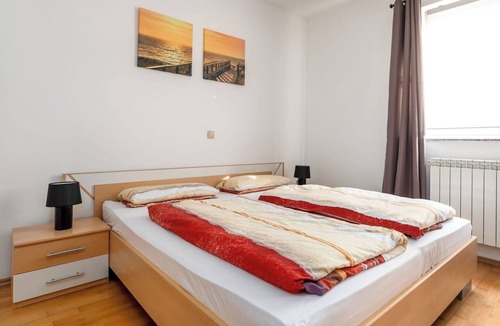 Rukavac Apartment | Lovely apartment for 4 guests with hot tub, A/C, pool, WIFI, TV, terrace and panoramic view