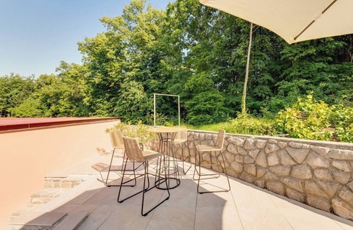 Rukavac Apartment | Lovely apartment for 4 guests with hot tub, A/C, pool, WIFI, TV, terrace and panoramic view