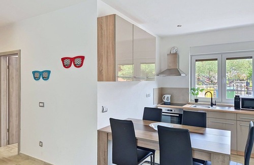 Valica Apartment | Lovely apartment for 5 guests with A/C, WIFI, private pool, TV, terrace and pets allowed