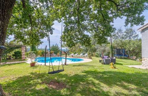 Jezenj Apartment | Lovely apartment for 5 people with WIFI, pool, TV, terrace and pets allowed
