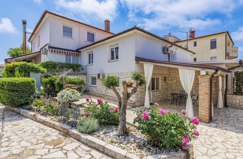 Monterol Apartment | Lovely apartment for 5 people with pool, WIFI, A/C, TV, terrace and pets allowed