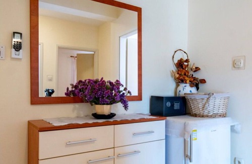 Rab Town Apartment | Lovely apartment for 6 people with A/C, WIFI, TV, terrace and pets allowed