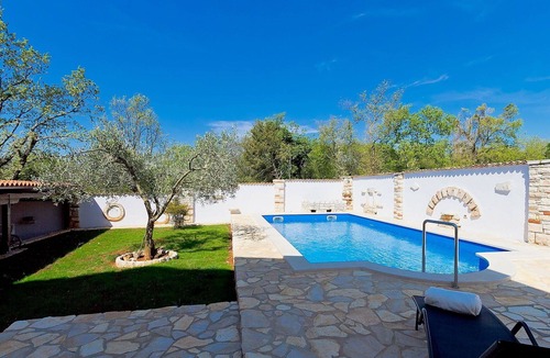 Valica Apartment | Lovely apartment for 6 people with private pool, WIFI, A/C, TV and terrace