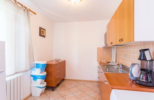 Frata Apartment | Lovely apartment for 8 guests with pool, WIFI, A/C, TV, terrace and pets allowed