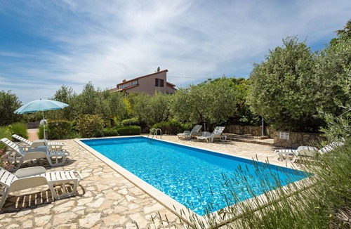 Frata Apartment | Lovely apartment for 8 guests with pool, WIFI, A/C, TV, terrace and pets allowed