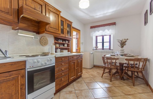Matavun Apartment | Lovely apartment in Divaca with WiFi