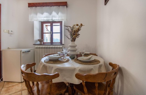 Matavun Apartment | Lovely apartment in Divaca with WiFi