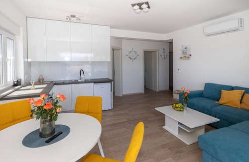 Klek Apartment | Lovely apartment in Klek with WiFi