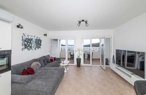 Marina Apartment | Lovely apartment in Marina with house sea view