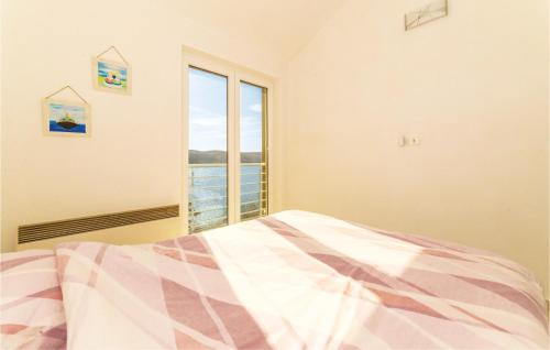 Miskovici Apartment | Lovely Apartment In Miskovici With House Sea View