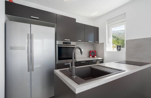 Podstrana Apartment | Lovely apartment in Podstrana with WiFi