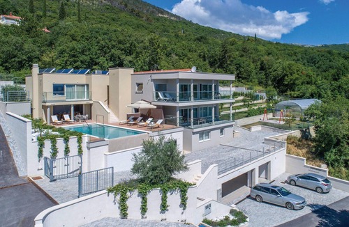 Zagorje Apartment | Lovely apartment in Plomin with swimming pool
