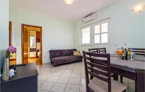 Rtina Apartment | Lovely Apartment In Rtina With Wifi