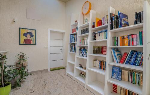 Salatic Apartment | Lovely Apartment In Salatici