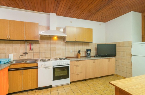 Splitska Apartment | Lovely apartment in Splitska with WiFi