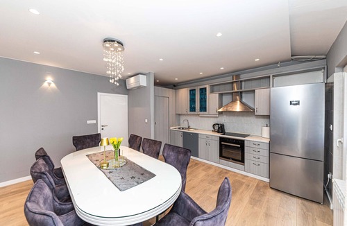 Stobrec Apartment | Lovely apartment in Stobrec with house sea view