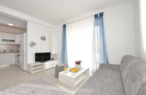 Vrsi Apartment | Lovely apartment in Vrsi-Mulo with WiFi