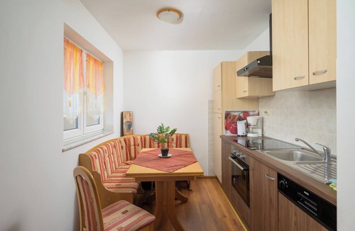 Vinkuran Apartment | Lovely Flat with swimming pool near beach