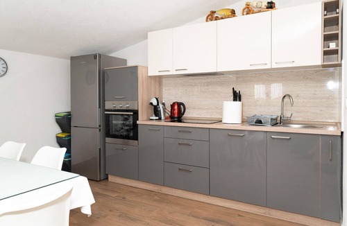 Bogatic House | Lovely home in Bogatic