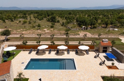Bogatic House | Lovely home in Bogatic