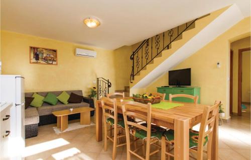 Trgetari House | Lovely Home In Burjaki