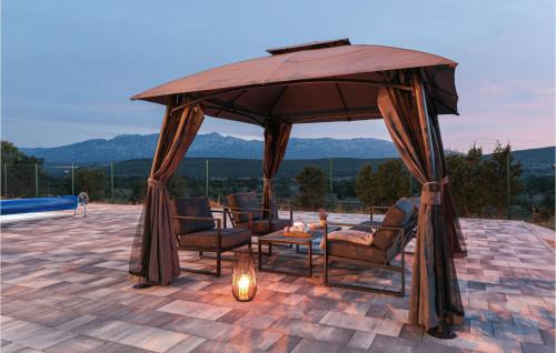 Dicmo House | Lovely Home In Dicmo Prisoje
