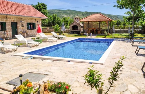 Ruzic House | Lovely home in Gradac