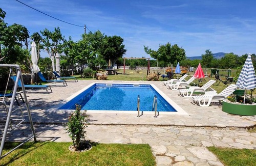 Ruzic House | Lovely home in Gradac