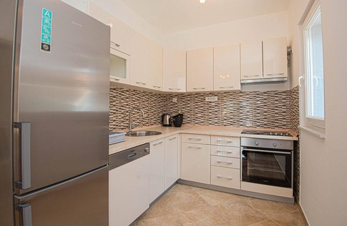 Grebastica House | Lovely home in Grebastica with house sea view