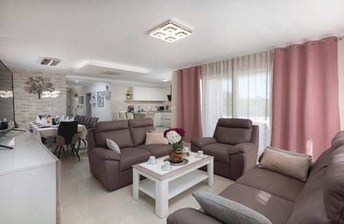 Marcana House | Lovely home in Marcana with sauna