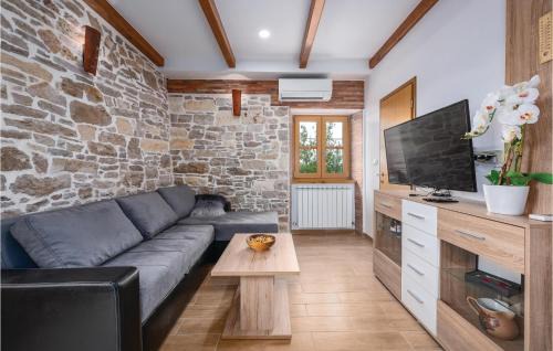 Zminj House | Lovely Home In Medancici
