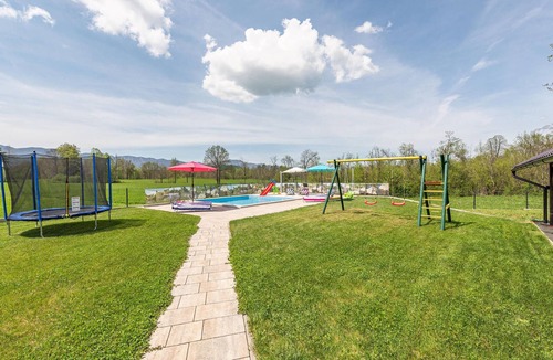 Gospic House | Lovely home in Ornice