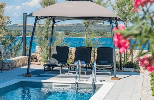 Pasman House | Lovely home in Pasman