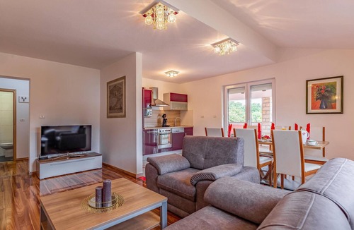 Sisan House | Lovely home in Pula with sauna