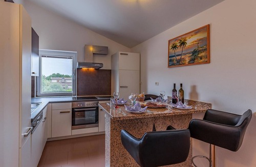 Sisan House | Lovely home in Pula with sauna